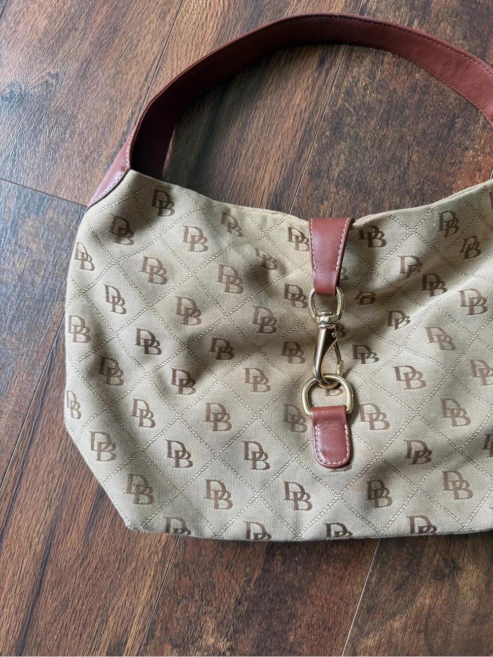 Dooney & Bourke very good
